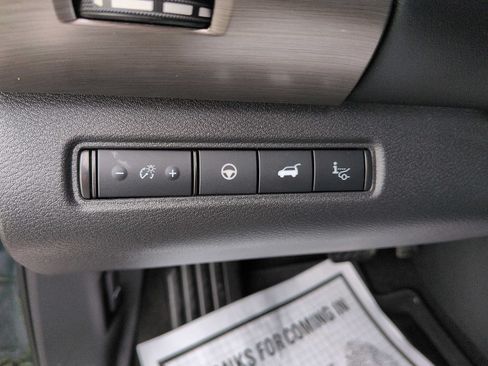 Used 2025 Nissan Pathfinder Platinum FWD image 17