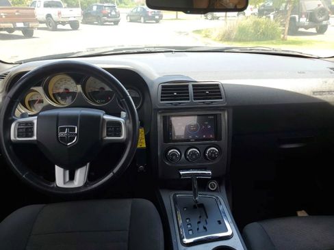 Used 2014 Dodge Challenger R/T image 9