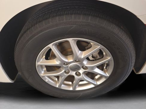 Used 2023 Chrysler Pacifica Touring-L FWD image 22