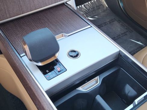 Used 2025 Land Rover Range Rover SE image 23