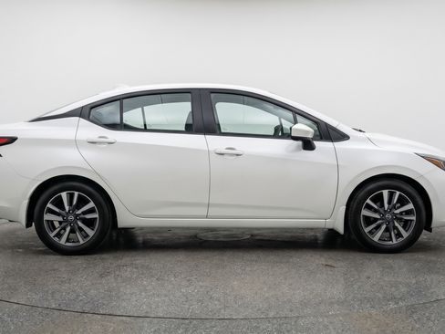 Used 2025 Nissan Versa SV image 11