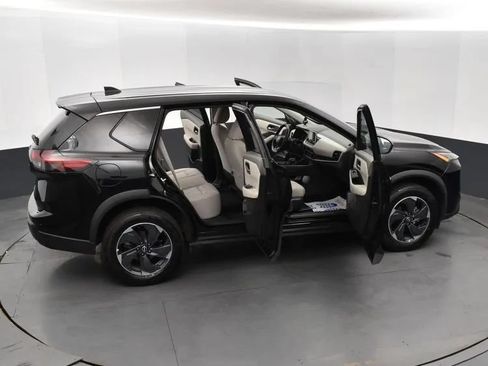 Used 2025 Nissan Rogue SV FWD image 6