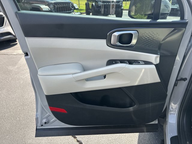 Used 2025 Kia Sorento EX w/ Panoramic Sunroof Package FWD image 23