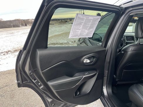 Used 2019 Jeep Cherokee Latitude Plus w/ Cold Weather Group image 26