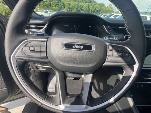 New 2025 Jeep Grand Cherokee L Altitude image 14