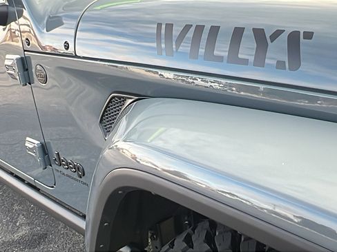 New 2025 Jeep Gladiator Willys image 9