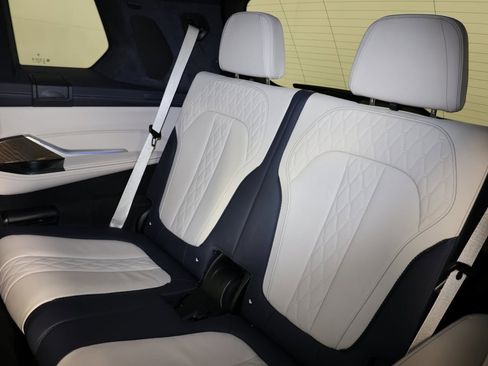 Used 2021 BMW ALPINA XB7 image 12