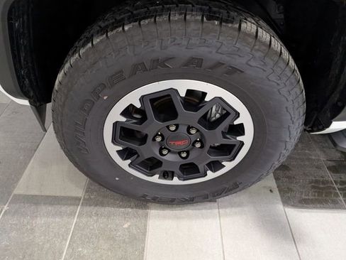 Used 2025 Toyota 4Runner TRD Off-Road AWD/4WD image 7