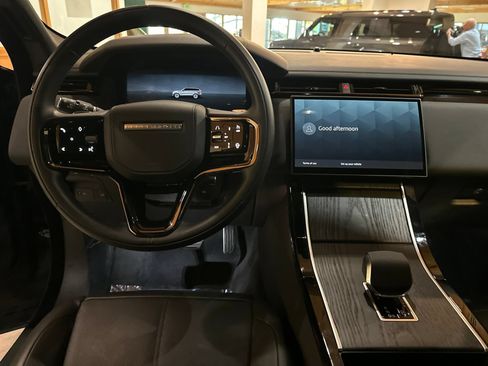 Certified 2026 Land Rover Range Rover Velar Dynamic SE AWD/4WD image 12