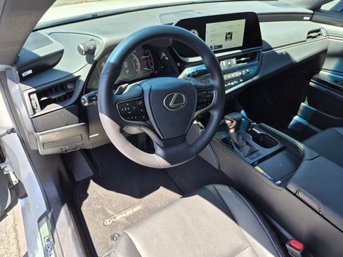 Used 2025 Lexus ES 350 w/ Premium Package FWD image 9