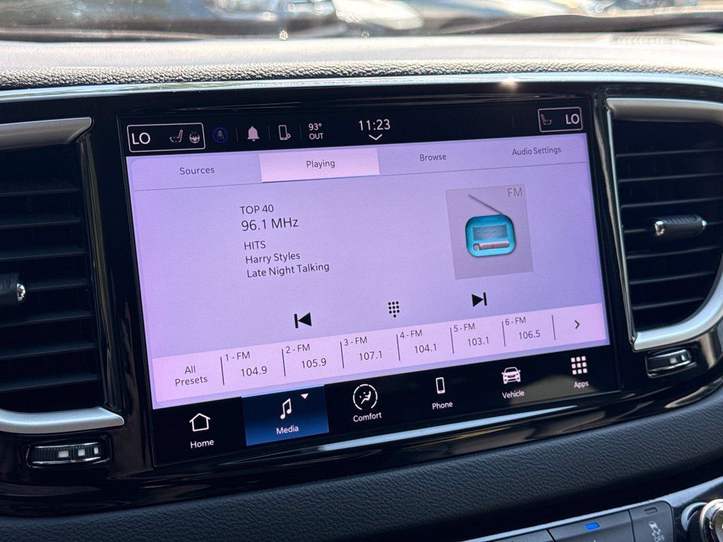 Used 2024 Chrysler Pacifica Touring-L FWD image 24