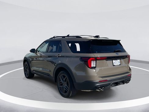 New 2026 Ford Explorer ST RWD image 4