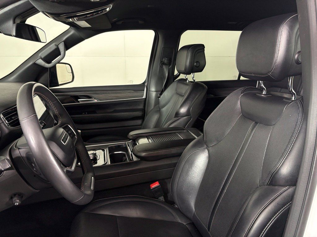 Used 2024 Jeep Wagoneer Series II w/ Flexible Seating Group RWD image 17