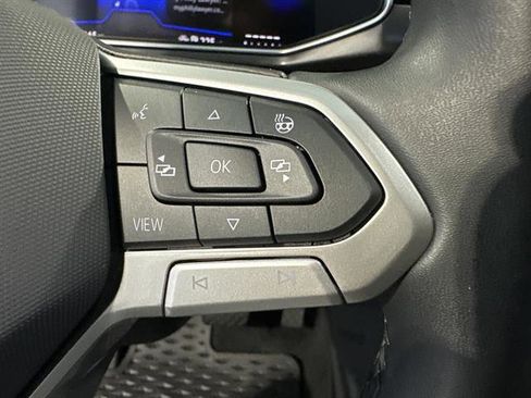 Certified 2025 Volkswagen Taos SE image 37