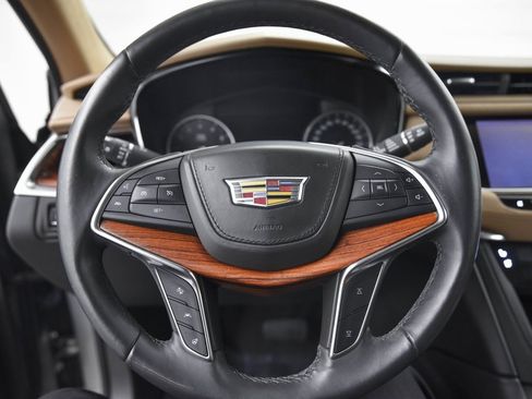 Used 2018 Cadillac XT5 Platinum w/ Driver Assist Package image 17