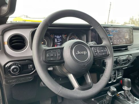 Used 2025 Jeep Wrangler Sport S image 33