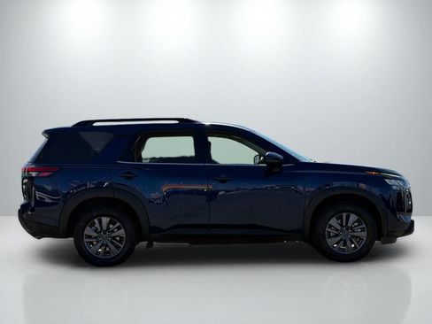 Used 2025 Nissan Pathfinder SV FWD image 8