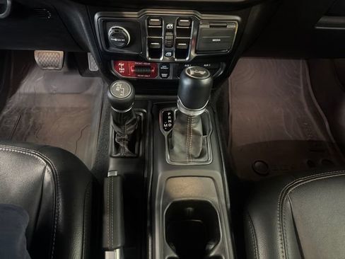Used 2022 Jeep Wrangler Unlimited Rubicon w/ Dual Top Group AWD/4WD image 19