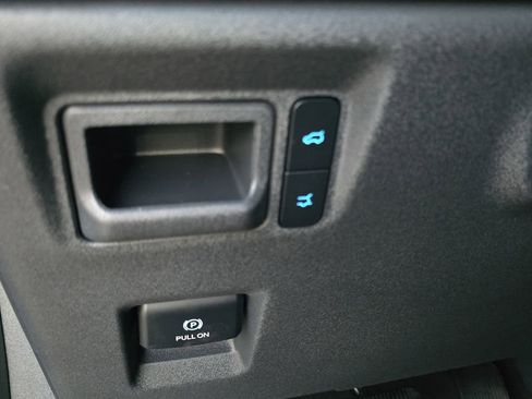 New 2025 Ford Expedition Active image 27