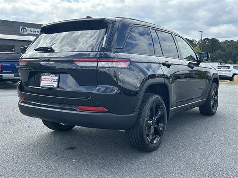 New 2025 Jeep Grand Cherokee Altitude image 6