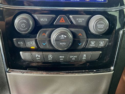 Used 2019 Jeep Grand Cherokee Limited w/ Luxury Group II RWD image 24