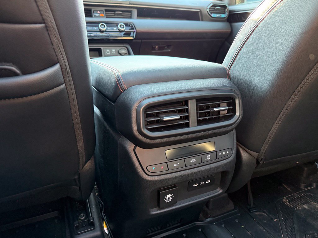 Used 2025 Honda Pilot TrailSport image 26