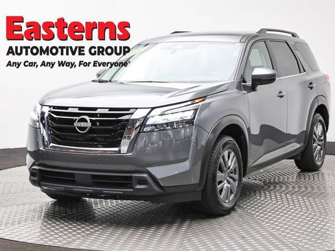 Used 2025 Nissan Pathfinder SV FWD image 1