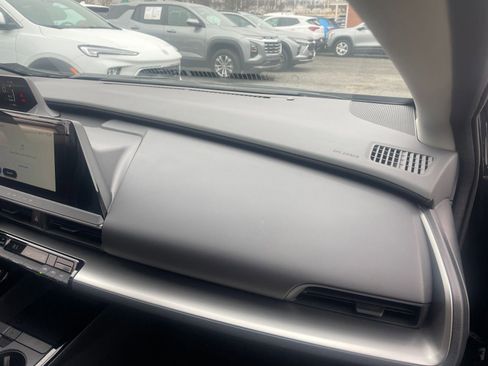 Used 2025 Toyota Prius LE image 35