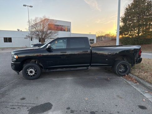 Used 2020 RAM 3500 Big Horn w/ Night Edition image 4