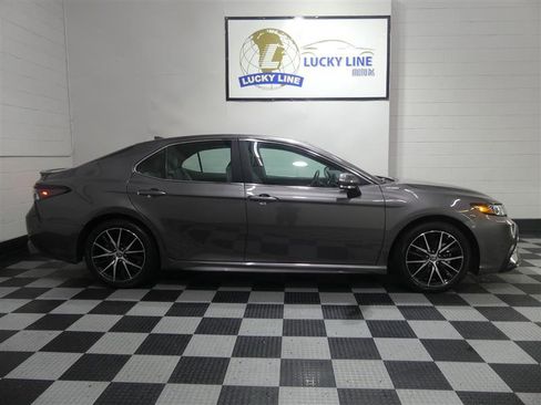 Used 2024 Toyota Camry SE w/ Cold Weather Package FWD image 6