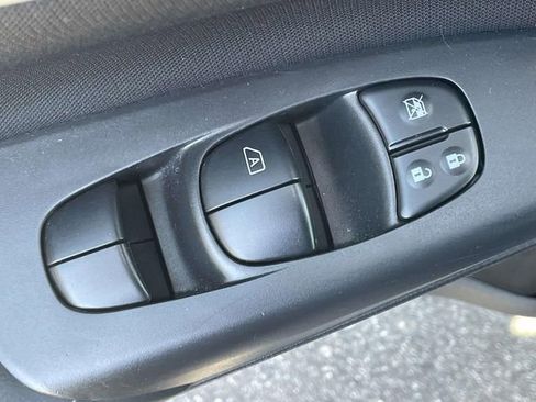 Used 2018 Nissan Sentra SV FWD image 18