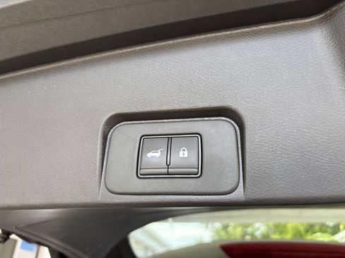 Used 2025 Nissan Rogue SV AWD/4WD image 23