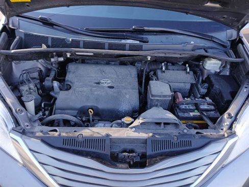 Used 2014 Toyota Sienna XLE image 18