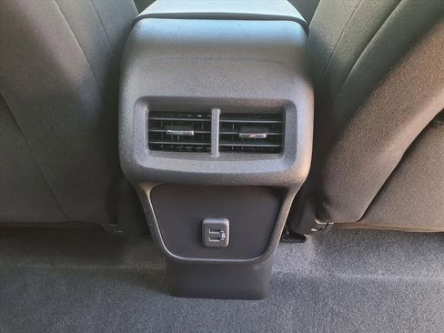 Used 2024 Chevrolet Equinox LT FWD image 13