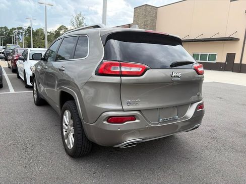 Used 2017 Jeep Cherokee Overland w/ Technology Group AWD/4WD image 3