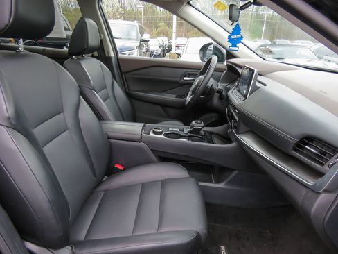 Used 2022 Nissan Rogue SV w/ SV Premium Package image 10