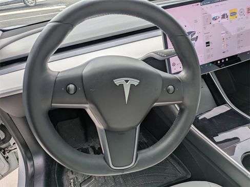 Used 2020 Tesla Model 3 Standard Range Plus image 14