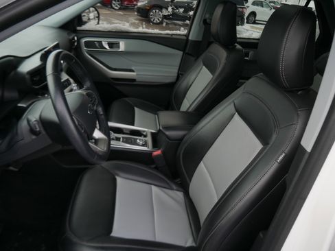 Used 2022 Ford Explorer XLT w/ Equipment Group 202A image 22