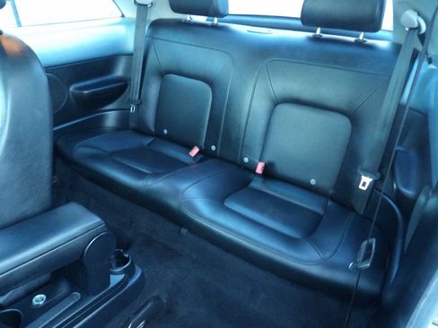 Used 2010 Volkswagen Beetle Coupe FWD image 8