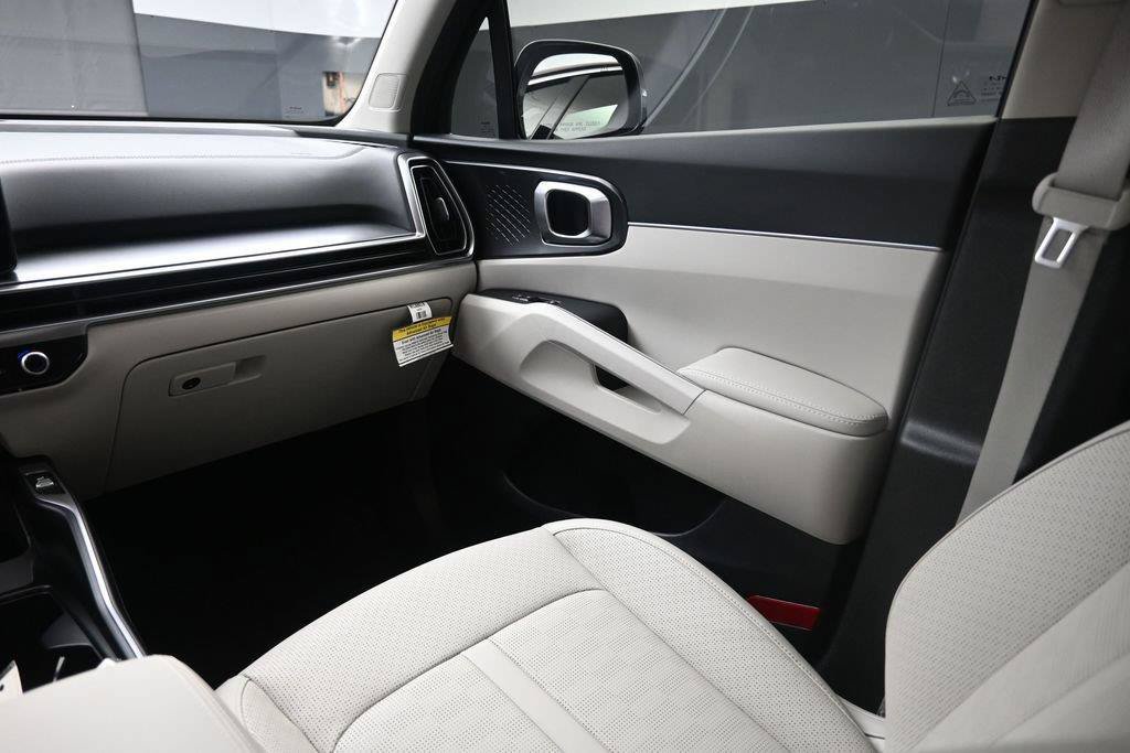 Used 2025 Kia Sorento S FWD image 25
