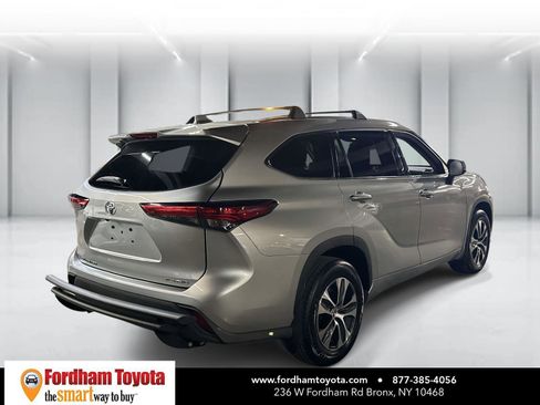 Used 2020 Toyota Highlander XLE image 4