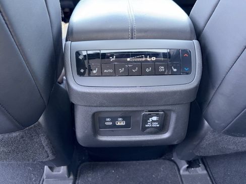 Certified 2022 Nissan Pathfinder Platinum w/ Cargo Package FWD image 23
