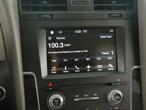 Used 2017 Lincoln Navigator Select image 21