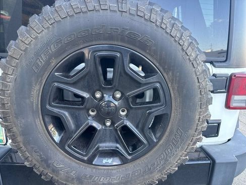 Used 2018 Jeep Wrangler Unlimited Sport w/ Quick Order Package 24W AWD/4WD image 3