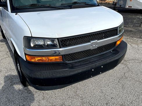 Used 2019 Chevrolet Express 2500 image 3