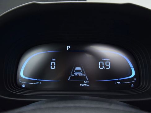 Used 2025 Hyundai Venue SEL image 23