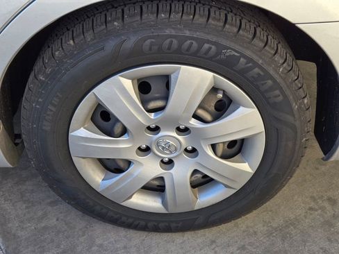 Used 2011 Toyota Camry LE image 5