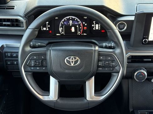 Used 2025 Toyota 4Runner SR5 AWD/4WD image 15