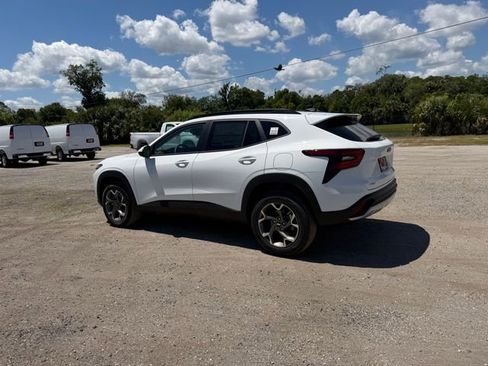 New 2026 Chevrolet Trax LT FWD image 6