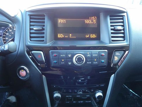 Used 2014 Nissan Pathfinder S image 19